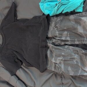 Pants And 2 Tops Size 6/7